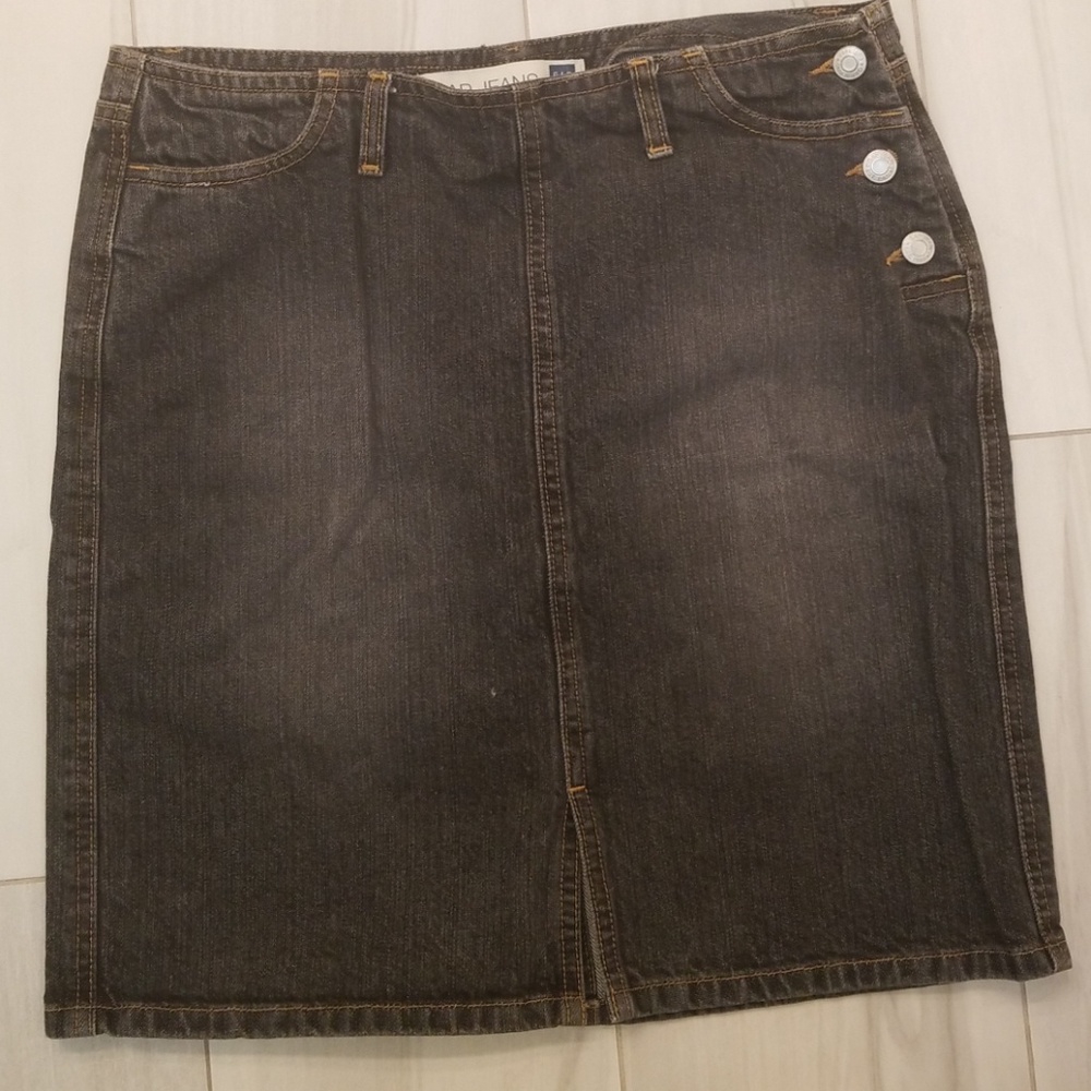 Gap jean skirt darker wash size 6